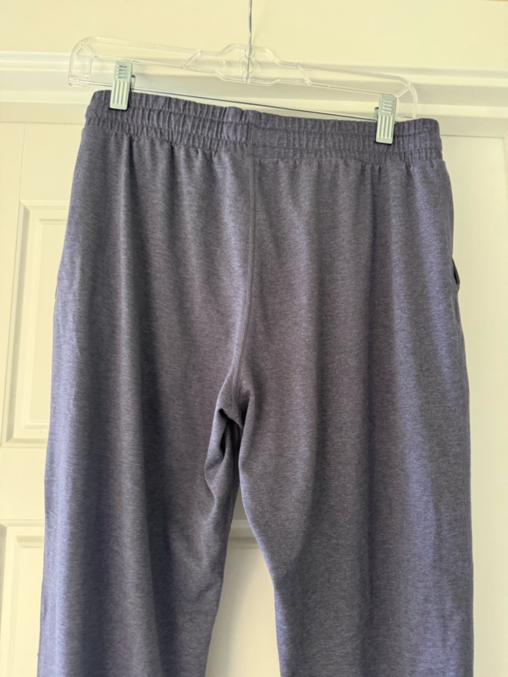 Vuori performance joggers. Women’s size 8 - Picture 5 of 8